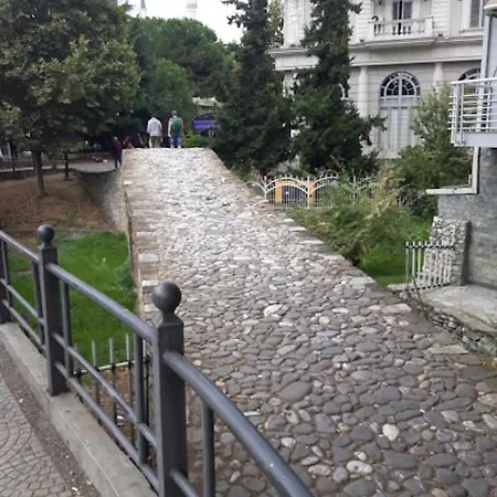 Lägenhet 2, Tirana
