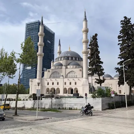 2, アパート ティラナ