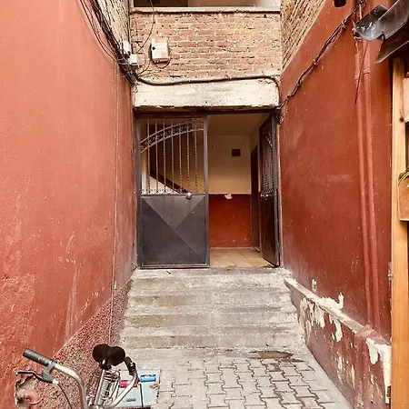 2, Lägenhet Tirana