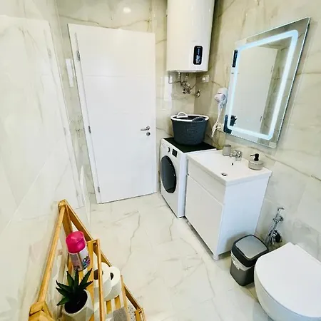 Apartamento 2, Tirana