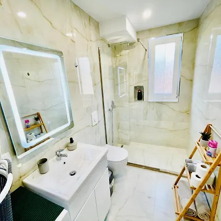 Apartamento 2, Tirana